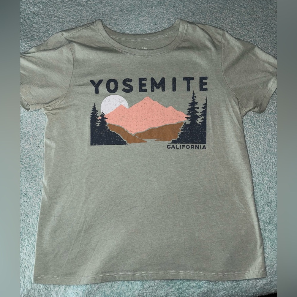 Yosemite, Mountain, Mint Green, Graphic tee, T shirt, size medium